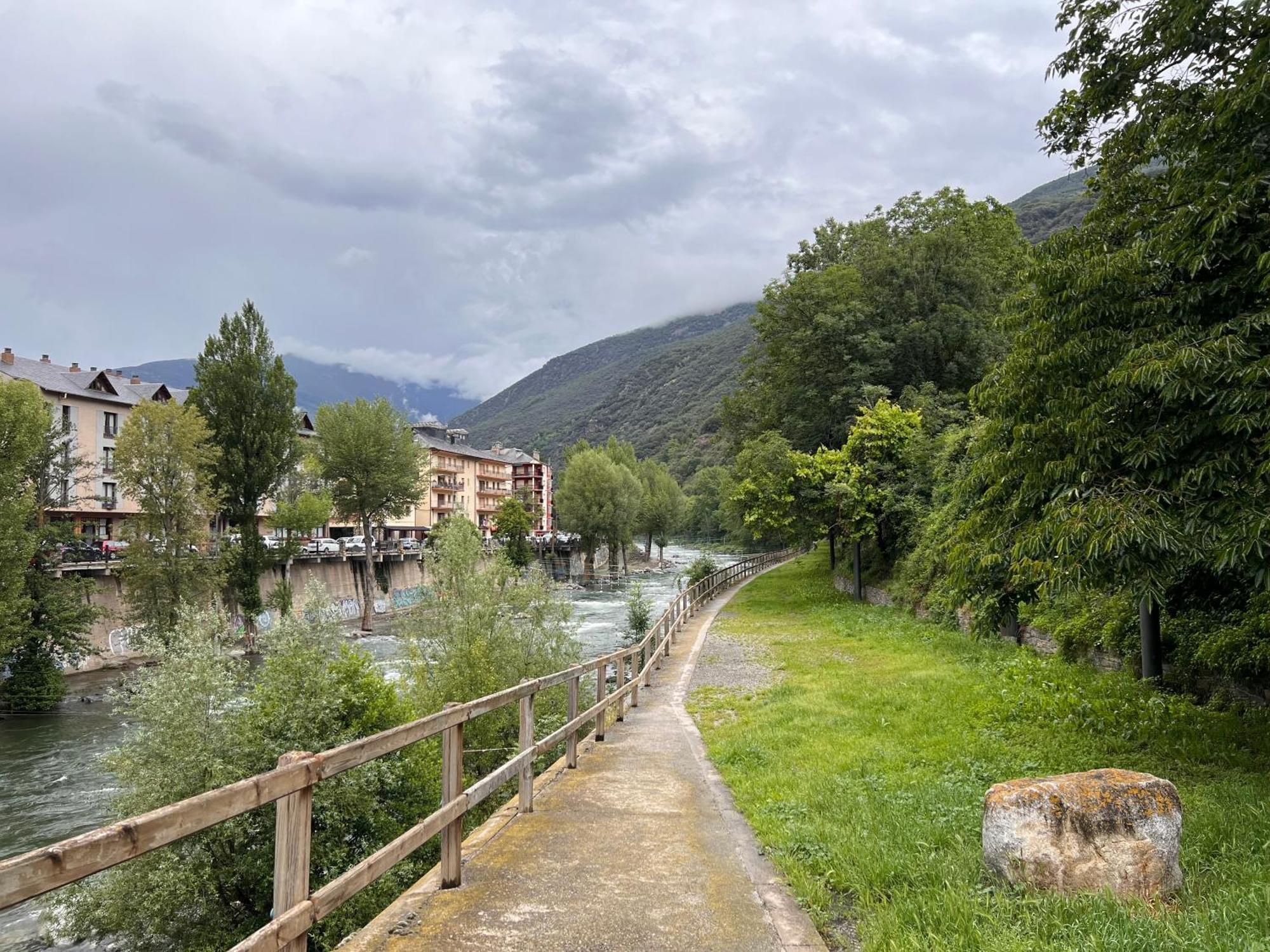 Apartament Les Vernedes - L'Amfitriona Sort Bagian luar foto