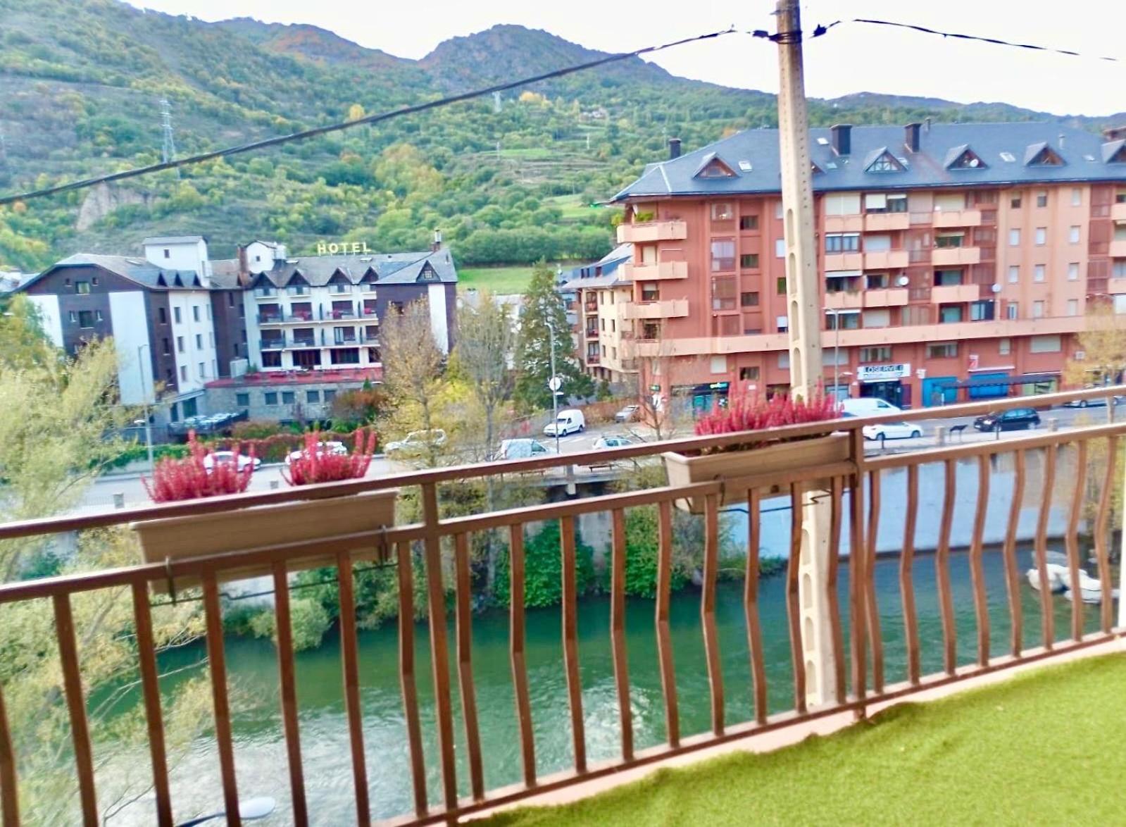 Apartament Les Vernedes - L'Amfitriona Sort Bagian luar foto